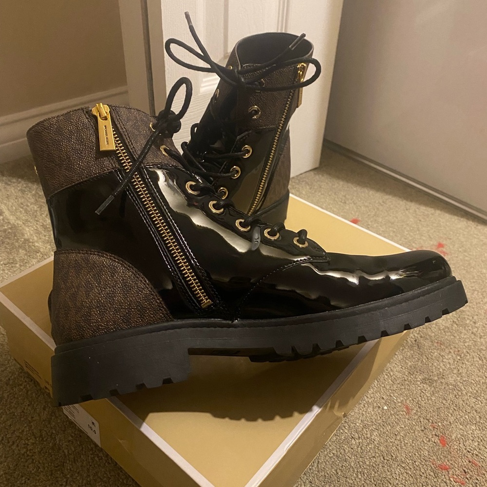 Women’s size 10 Michael Kors Alistair booties